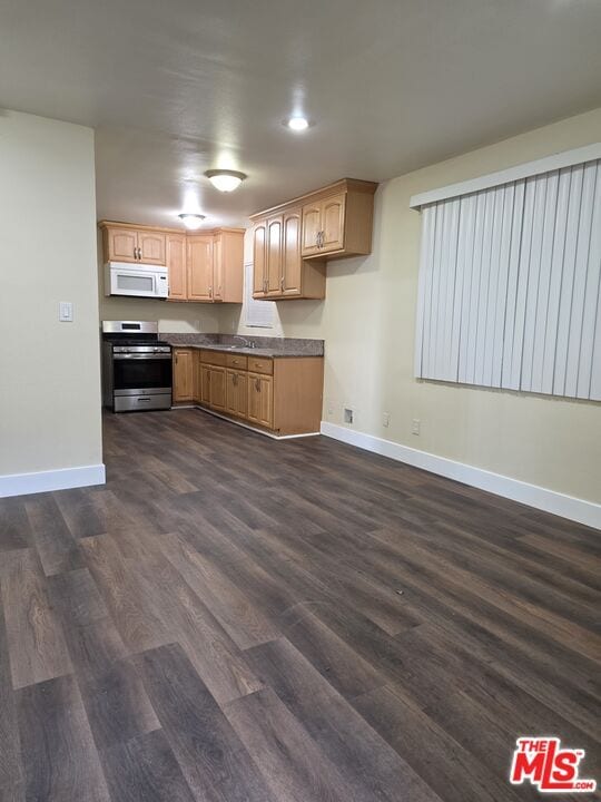Building Photo - 754 E 84th Pl