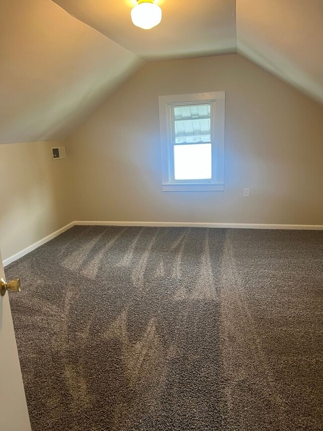 Building Photo - 262 McKnight St
