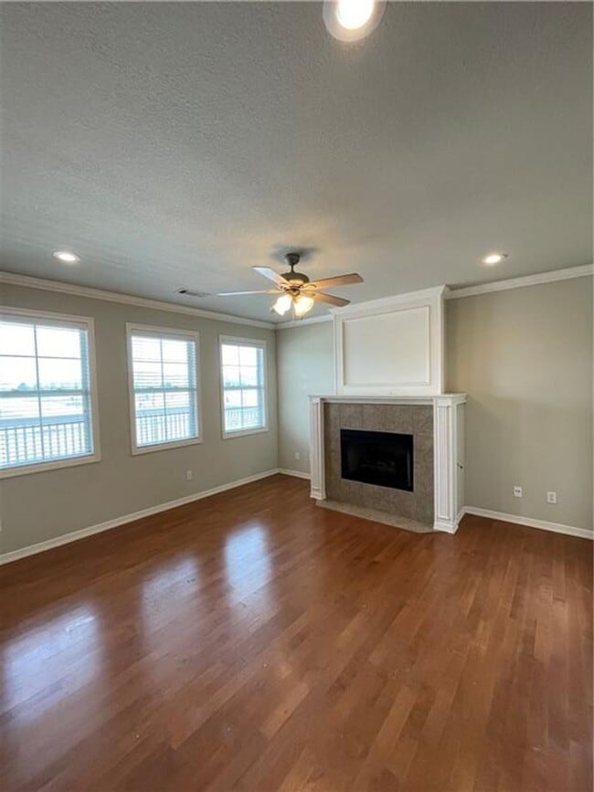 Building Photo - Nice Row Home in W Fayetteville in Rupple Row