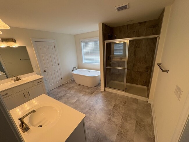 Building Photo - Charming 4 bedroom 3 bath in Ballston Lake #
