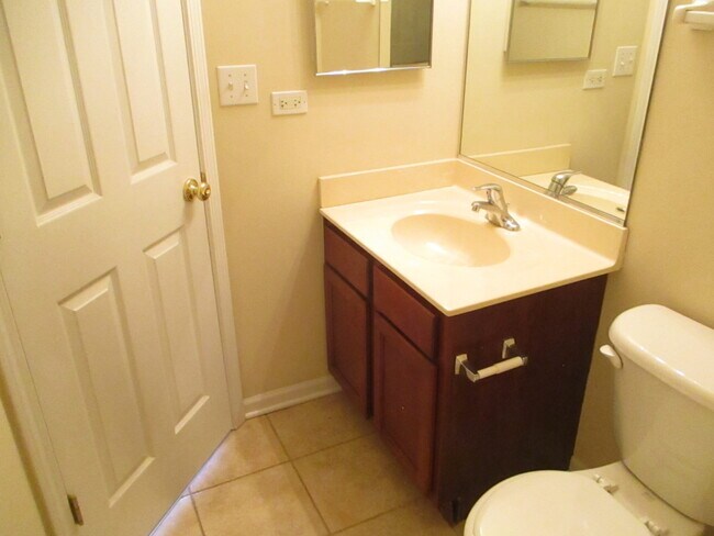 Building Photo - 656 S Rosehall Ln
