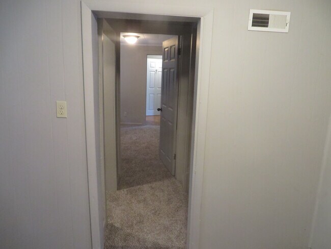 Bedrooms - 534 N Warren Ave