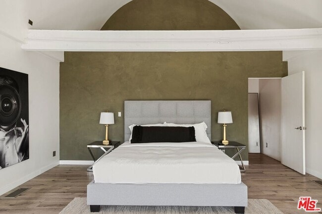 Building Photo - 8435 Franklin Ave