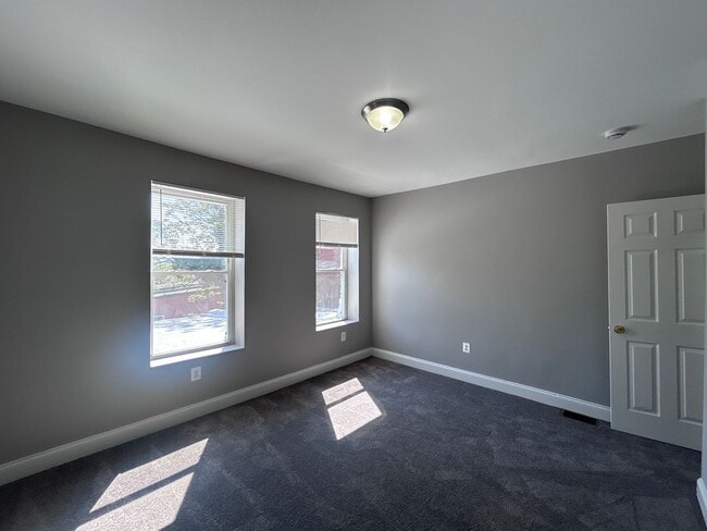Building Photo - 305 N Calhoun St