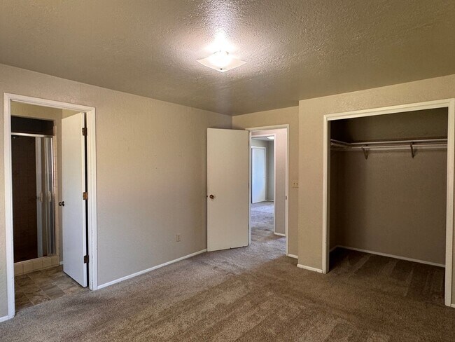 Building Photo - 5303 N Sky Vista Ave