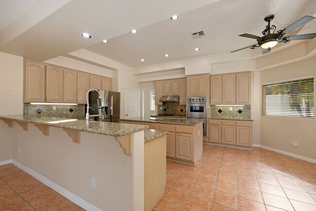 Building Photo - Large Beautiful Home in the Missions