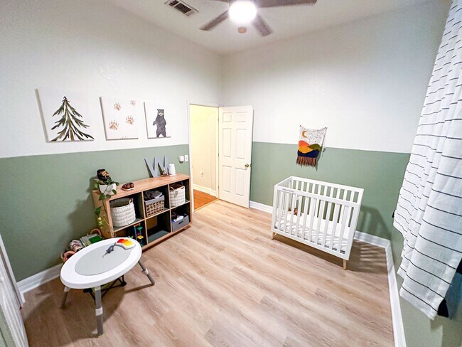 Building Photo - 3 Bed/ 2.5 Bath Pet Friendly Home!