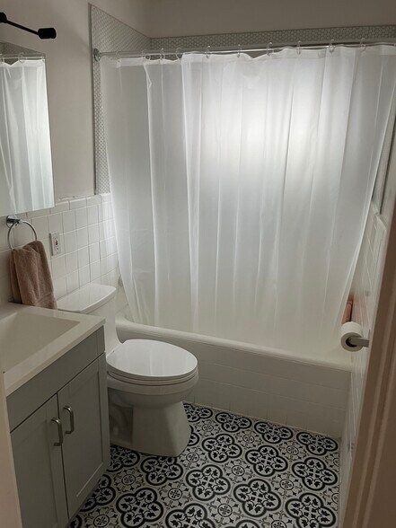 Bathroom - 1324 Wells St