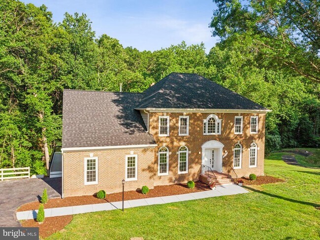 Building Photo - 10899 Woodland Falls Dr