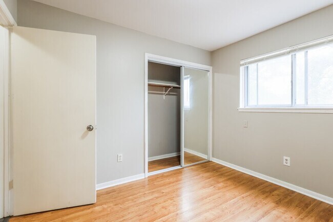 Building Photo - 200 Montrose Cir