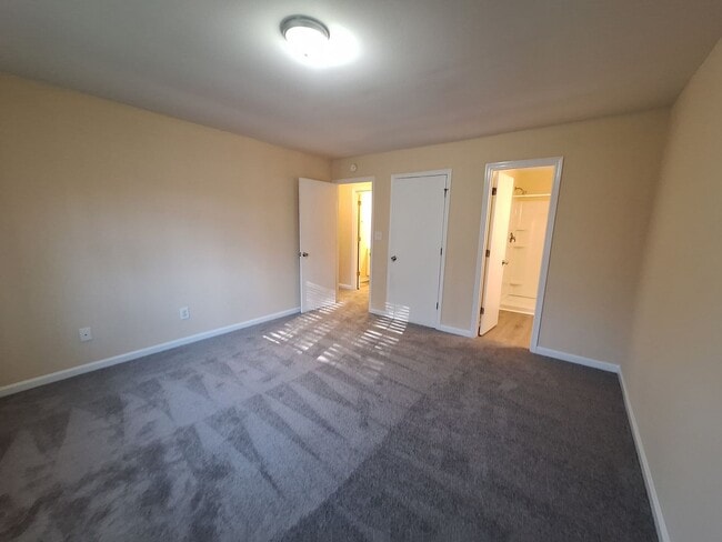 Building Photo - 408 Savage Dr