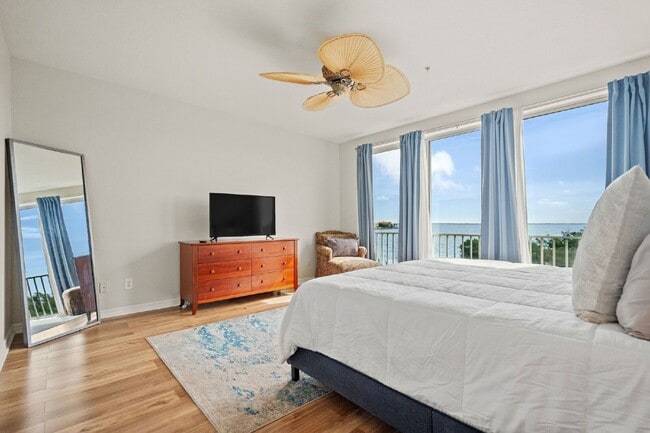 Building Photo - 1593 Pinellas Bayway S