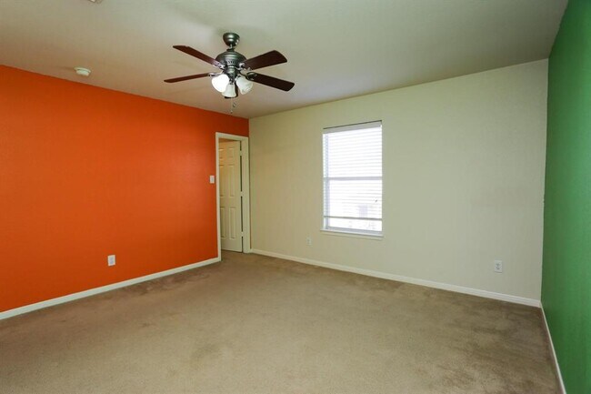 Building Photo - 422 New Hope Ln