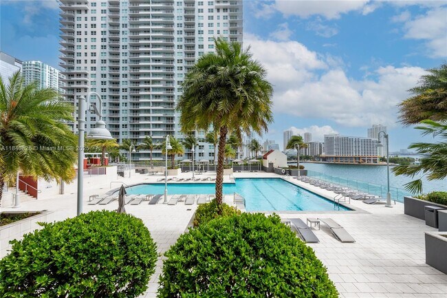 Building Photo - 1155 Brickell Bay Dr