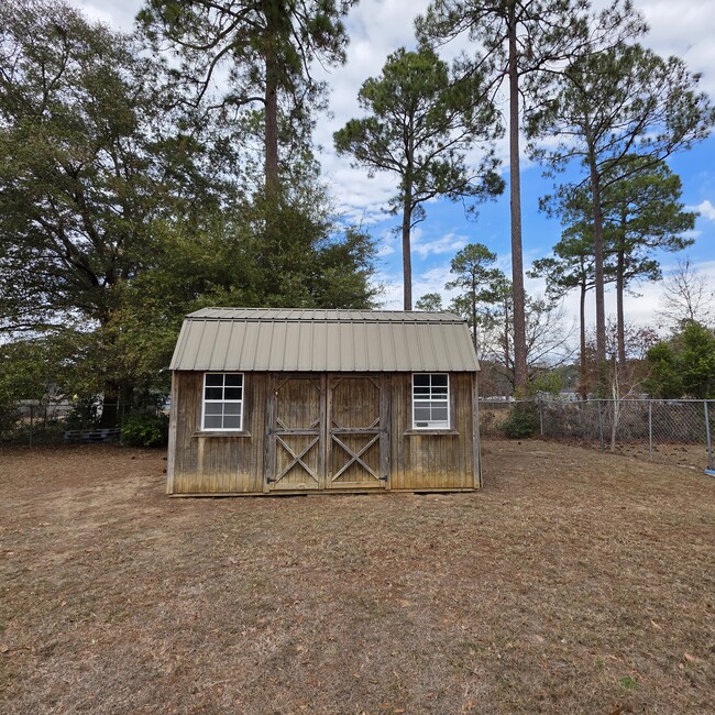 Building Photo - 105 Tall Pines Dr