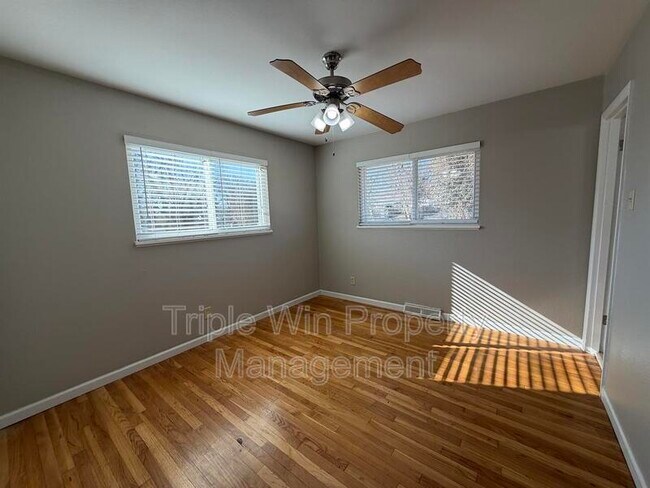 Building Photo - 10191 Mayfair Dr