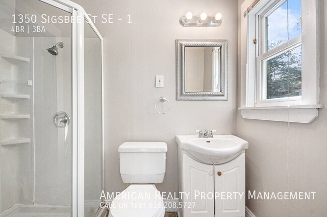 Building Photo - 1350 Sigsbee St SE