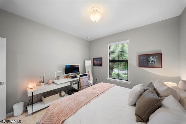 Building Photo - 7052 Live Oak Dr