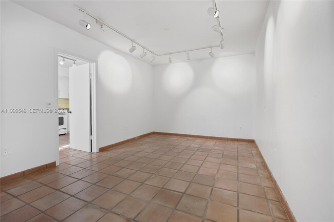 Building Photo - 1845 Daytonia Rd