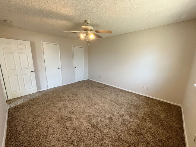 Building Photo - 800 Irwin Dr
