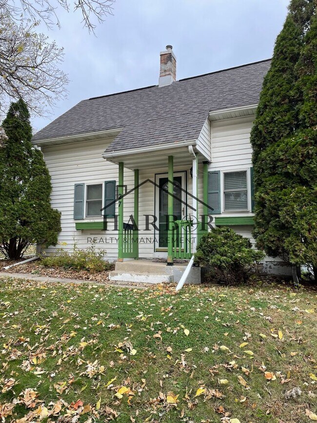 Building Photo - 27 8th St NW