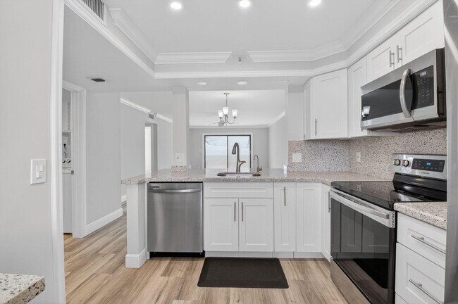 Building Photo - 7076 Huntington Ln