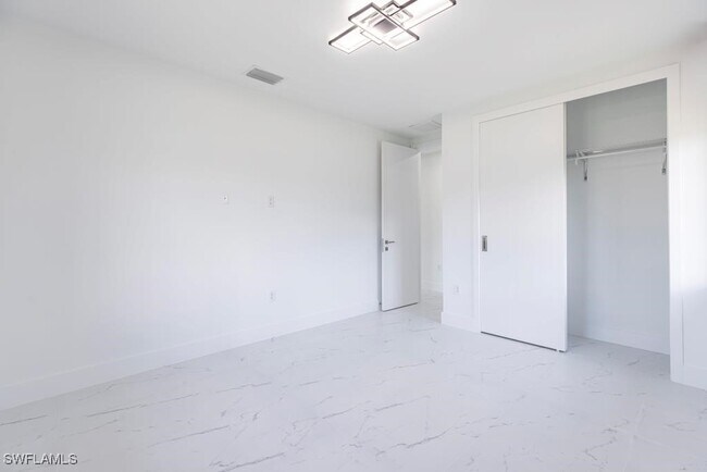 Building Photo - 1111 SW Embers Terrace