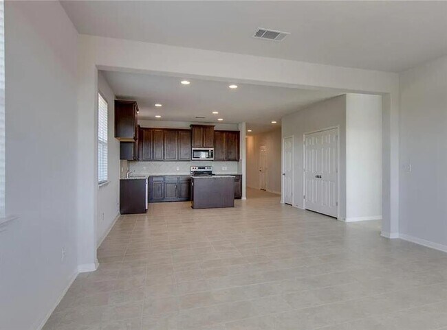 Building Photo - 240 La Escalera Dr
