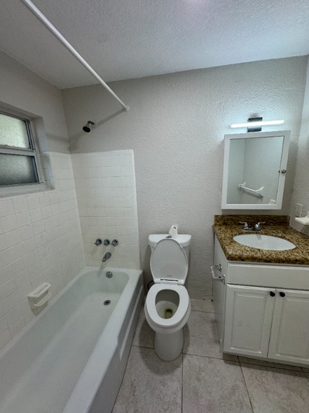 Building Photo - 700 SW 15th Ave