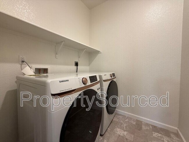 Building Photo - 437 Pendragon St