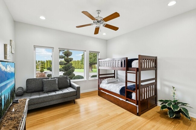 Building Photo - 15541 Bradshaw Rd