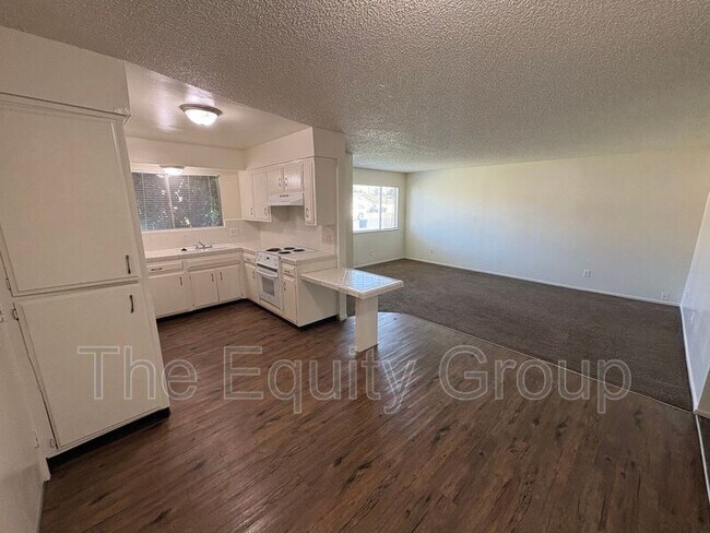 Building Photo - 941 S Demaree St