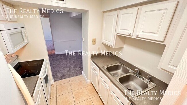 Building Photo - 3700 Idlebrook Cir