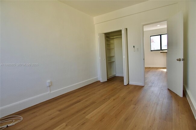 Building Photo - 337 SW 5th Ave