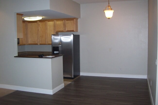 Building Photo - Beautiful 3 Bedroom 2 Bathroom Condo Cats ...