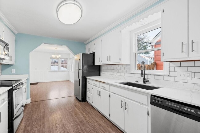 Building Photo - 5705 Logan Ave S