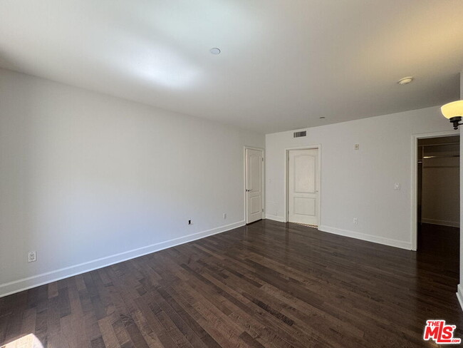 Building Photo - 1522 Amherst Ave
