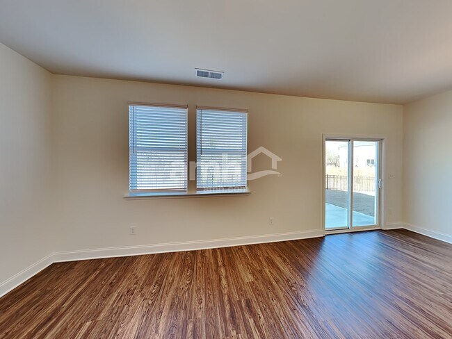 Building Photo - 320 Bourne St