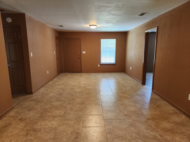 Building Photo - 208 Jarrell St