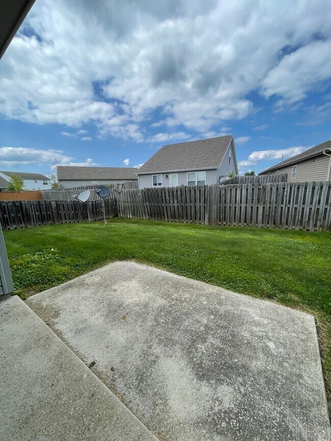 Building Photo - Two Bedroom Single Family Home
