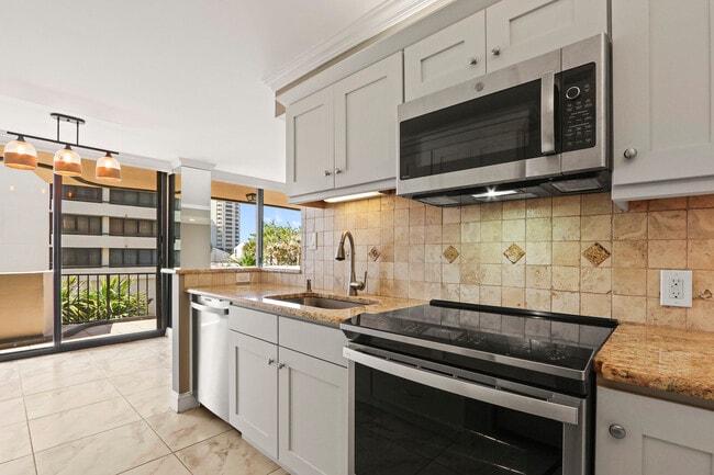 Building Photo - 4200 N Ocean Dr