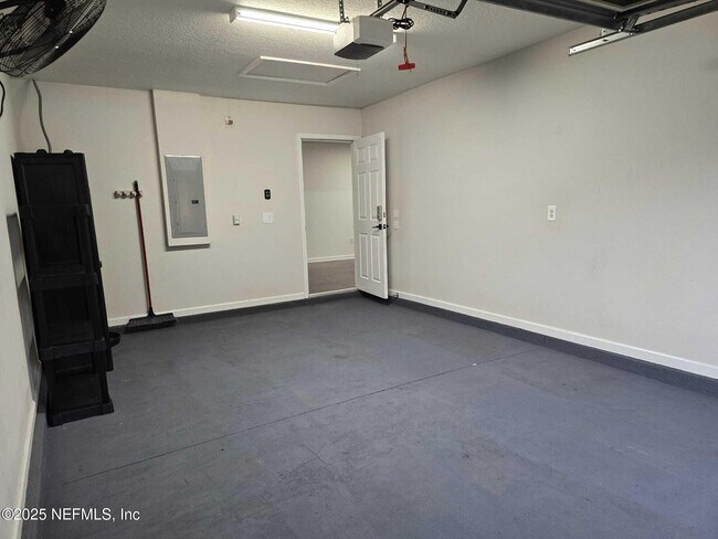 Building Photo - 9124 Adams Ave