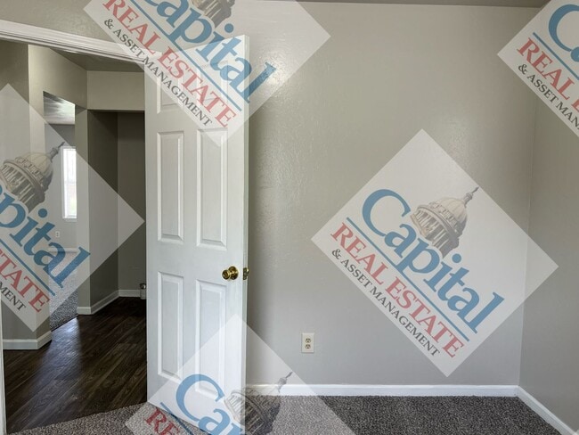 Building Photo - Charming 2 Bedroom w/ Move in Special