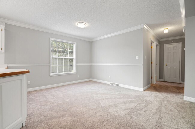 Building Photo - Charming 4 bedroom home in South Raleigh!
