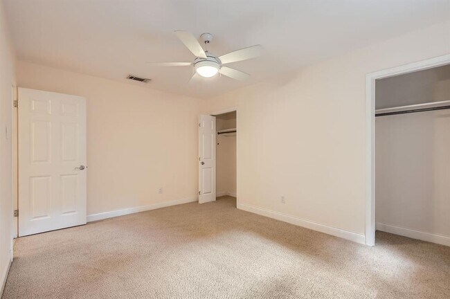 Building Photo - 3004 Maywood Cir