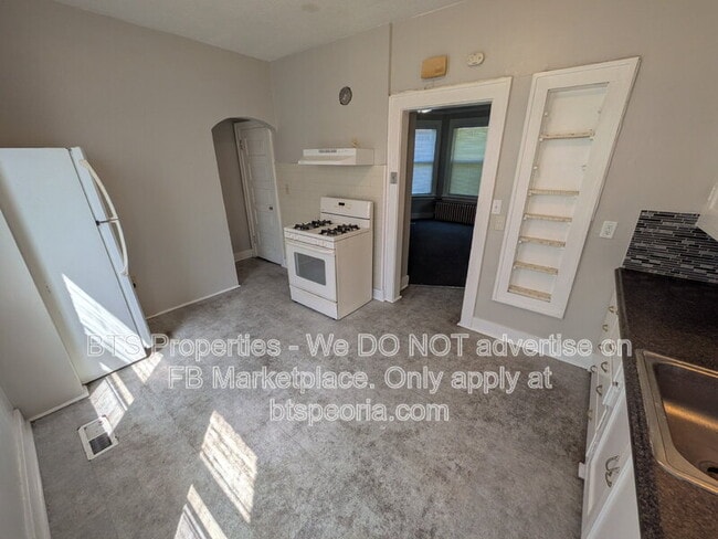 Building Photo - 1530 W Barker Ave