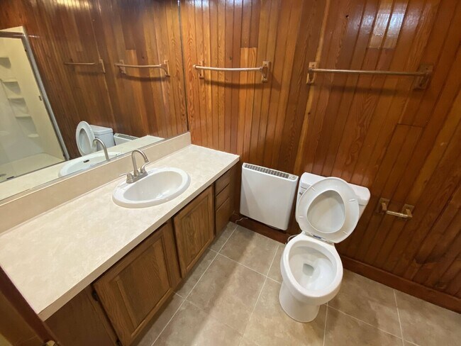 Building Photo - Chestnut Grove Village 17, 18, 19