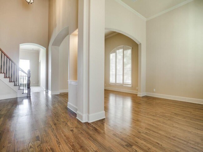 Building Photo - 1641 McGee Ln