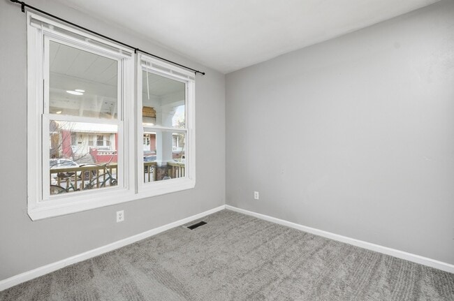 Building Photo - 243 W 32nd St