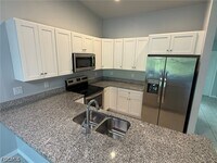 Building Photo - 3536 SW 17th Ave
